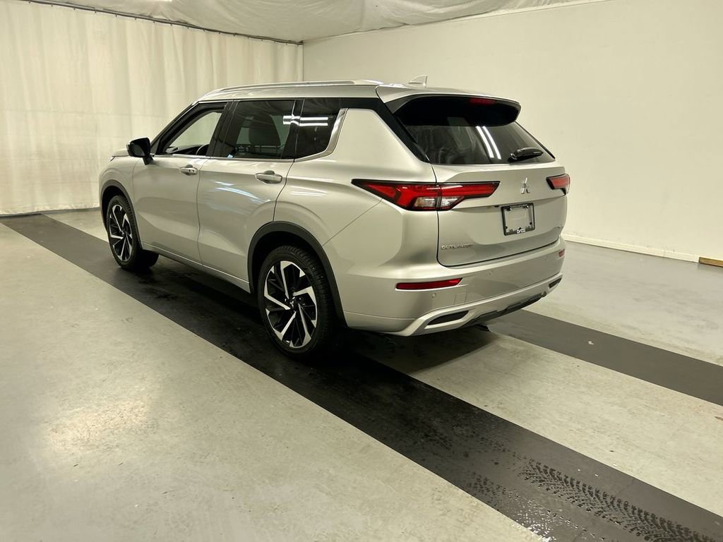 Used 2023 Mitsubishi Outlander SEL AWD/4WD image 7