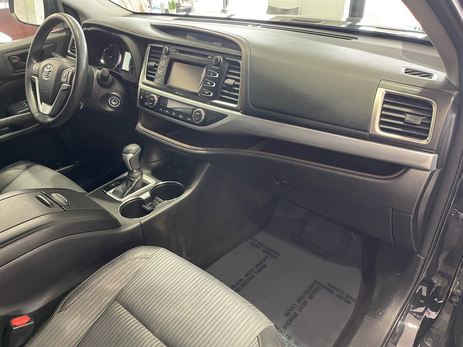 Used 2015 Toyota Highlander Plus AWD/4WD image 39