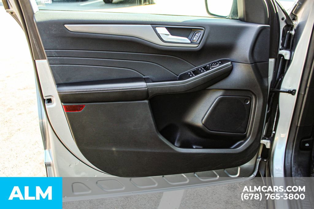 Used 2023 Ford Escape SE image 38