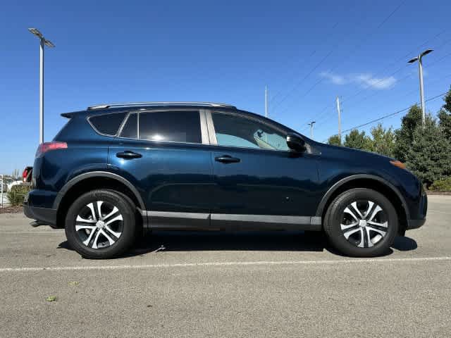 Used 2017 Toyota RAV4 LE AWD/4WD image 3