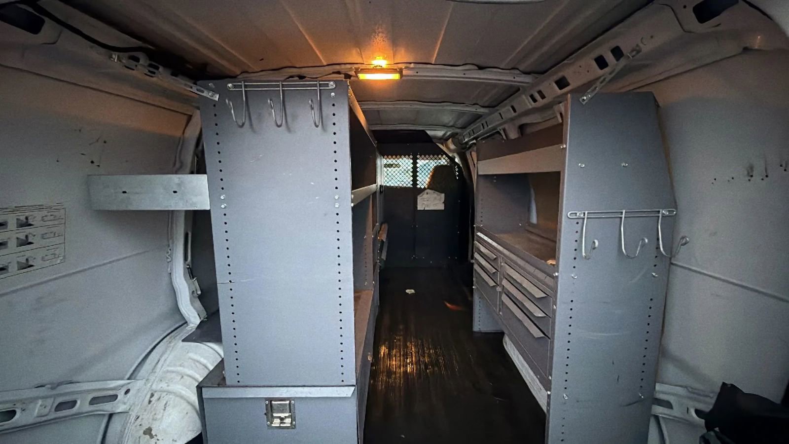 Used 2009 Chevrolet Express 2500 Van 3D image 10