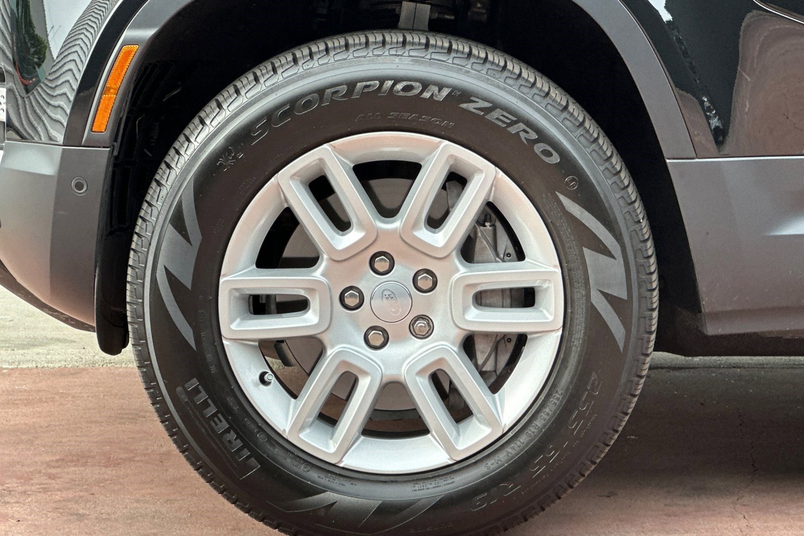 Used 2025 Land Rover Defender 110 S image 13