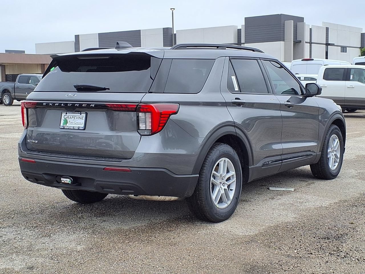 New 2026 Ford Explorer Active RWD image 4