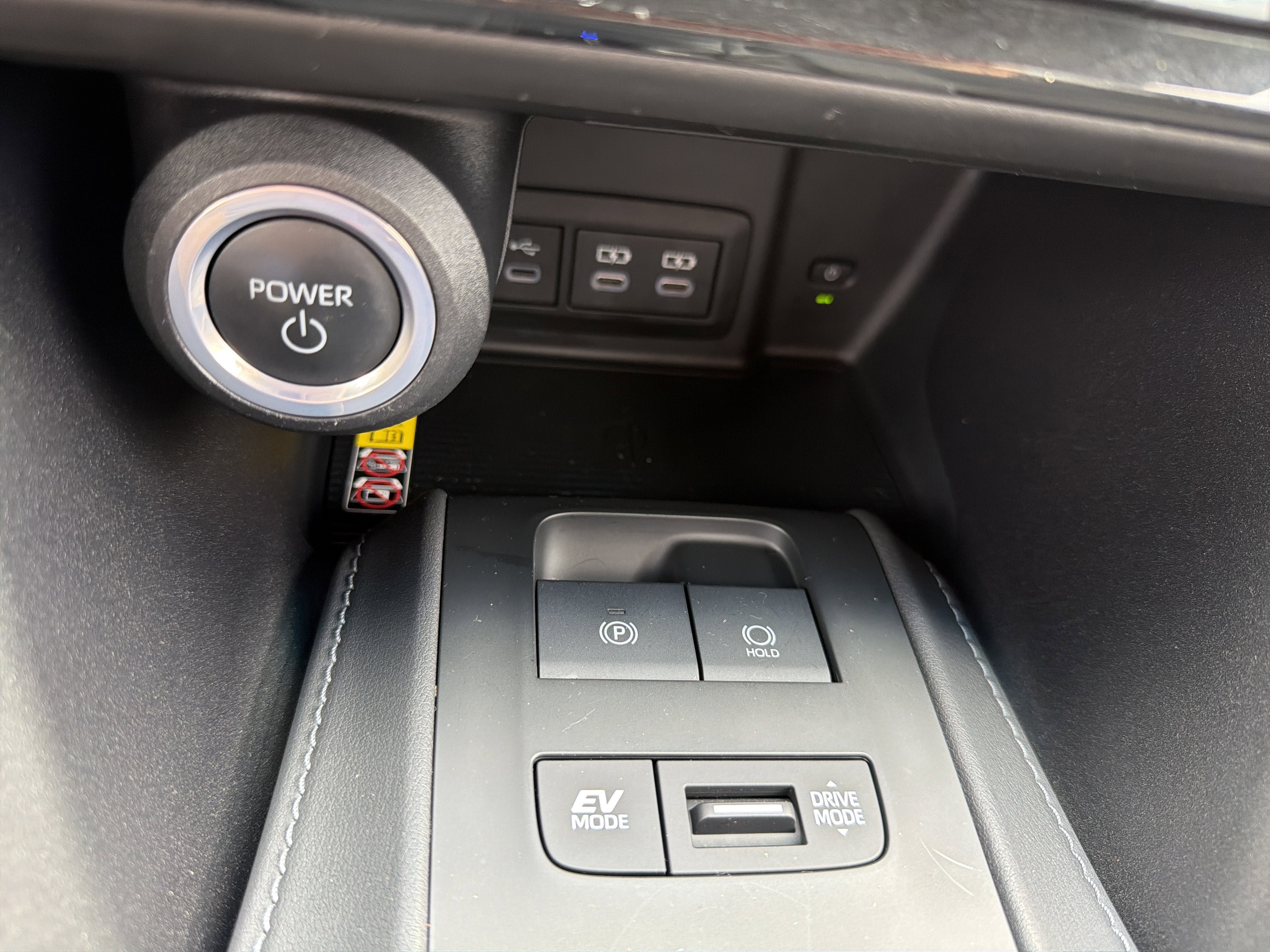 Used 2023 Toyota Venza LE image 19