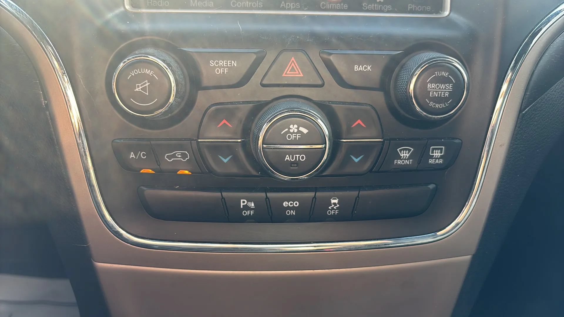 Used 2015 Jeep Grand Cherokee Altitude AWD/4WD image 23