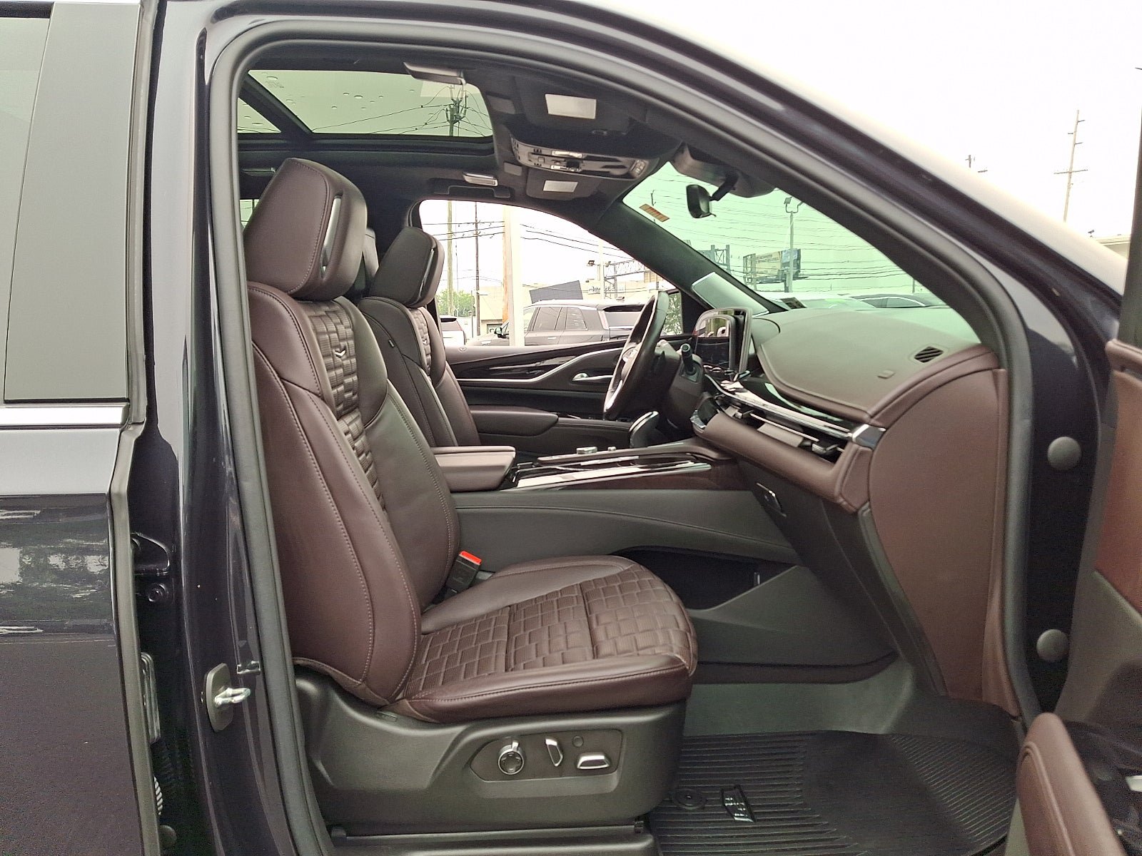 Certified 2022 Cadillac Escalade Premium Luxury Platinum w/ Heavy-Duty Trailer Package AWD/4WD image 21