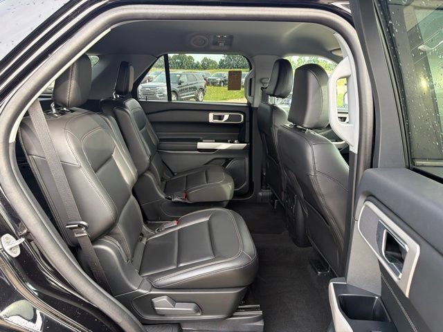 Used 2024 Ford Explorer XLT w/ Equipment Group 202A AWD/4WD image 26