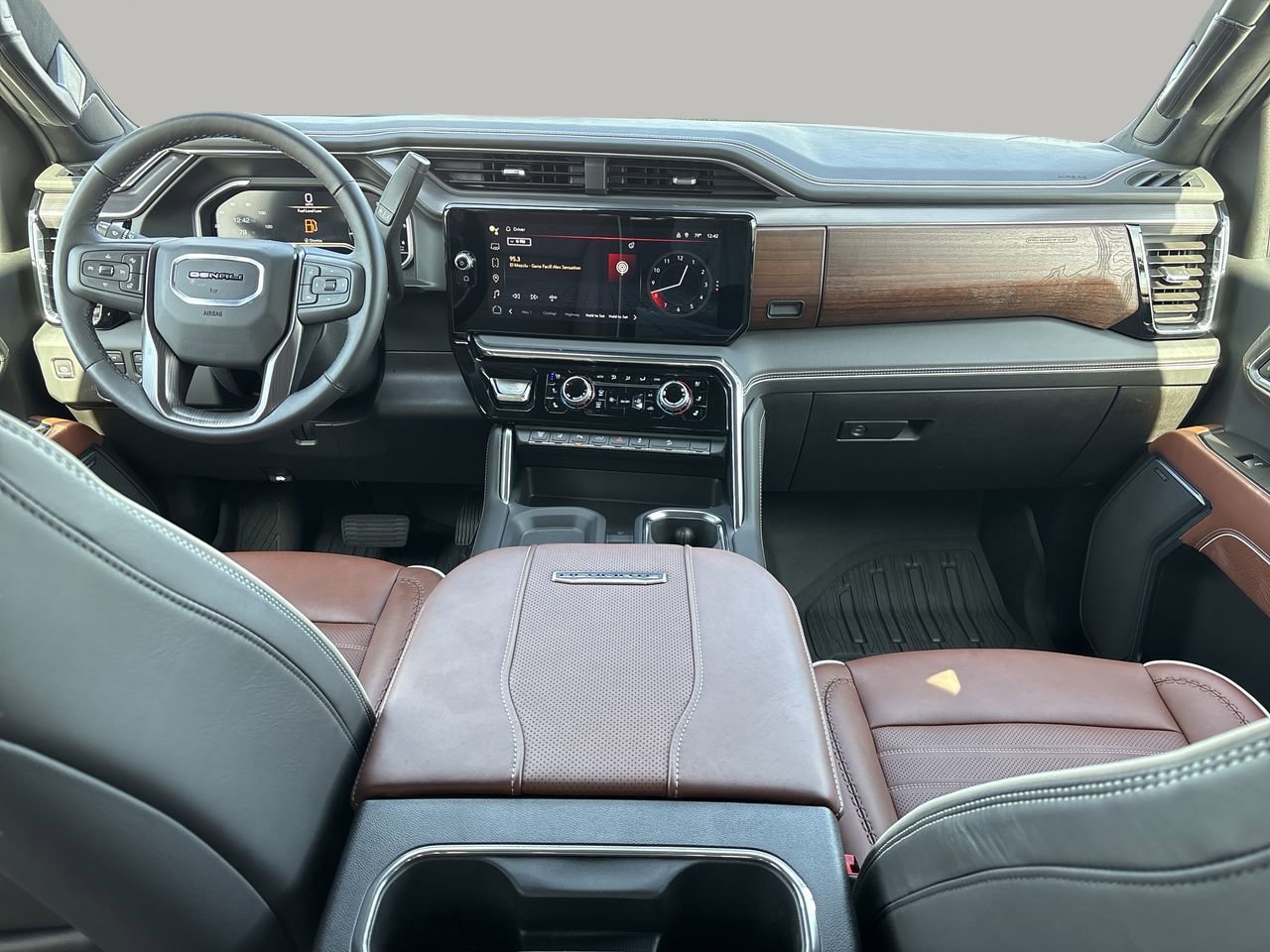 Used 2025 GMC Sierra 2500 Denali Ultimate image 13