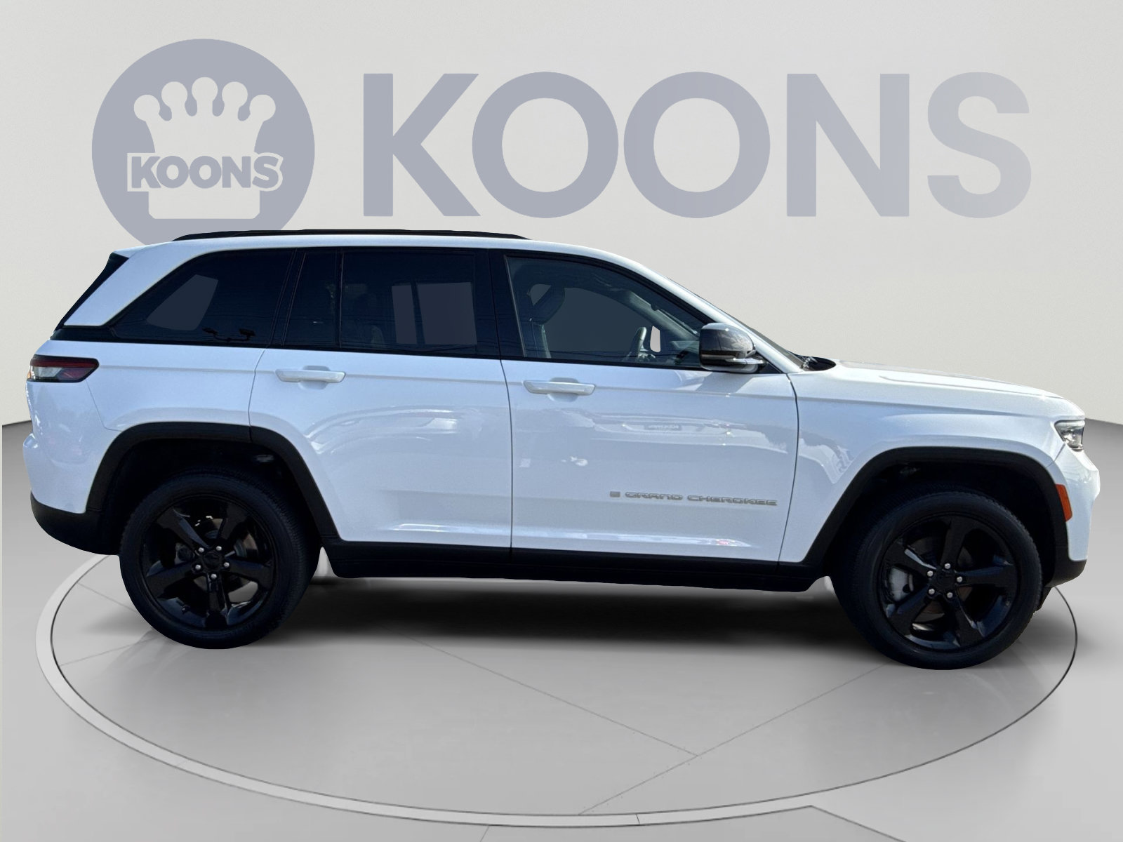Used 2024 Jeep Grand Cherokee Limited w/ Black Appearance Package AWD/4WD image 8