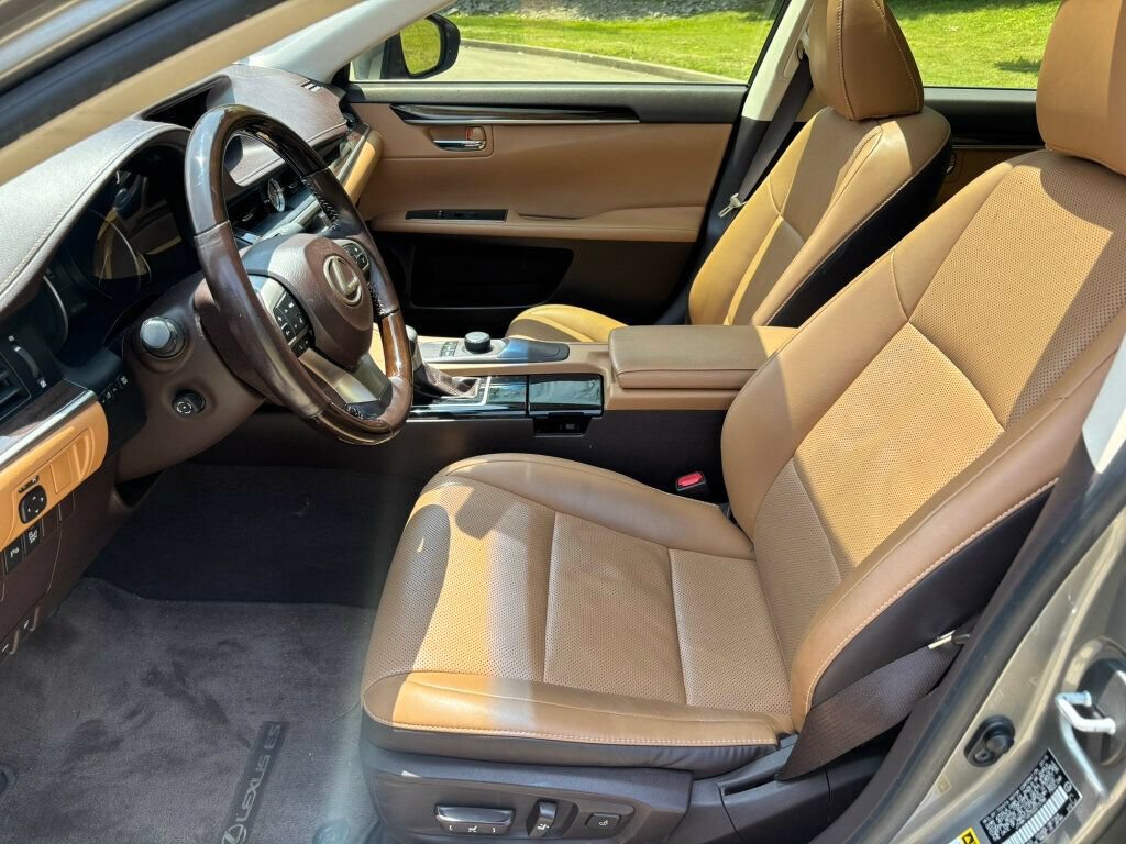 Used 2016 Lexus ES 350 w/ Premium Package w/Wood Trim FWD image 9
