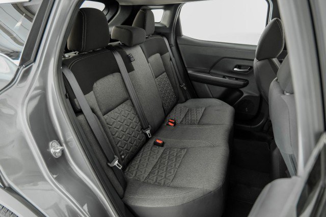 Used 2025 Nissan Kicks SV image 32