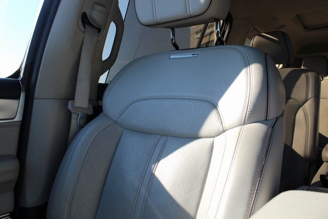 Used 2023 Jeep Grand Wagoneer L Series II w/ Premium Group II image 29