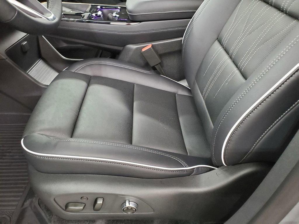 New 2026 Buick Enclave Avenir w/ Super Cruise Package image 14