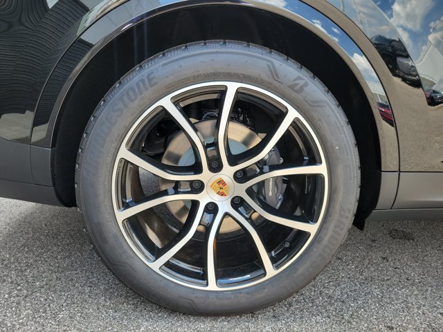 New 2026 Porsche Cayenne Coupe AWD/4WD image 12