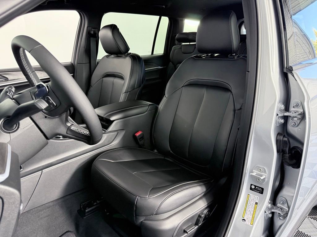 New 2025 Jeep Grand Cherokee L Limited w/ Black Appearance Package image 10