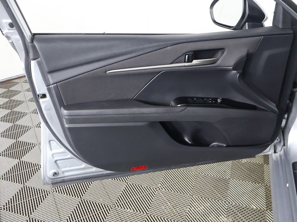 Used 2025 Toyota Camry LE FWD image 19