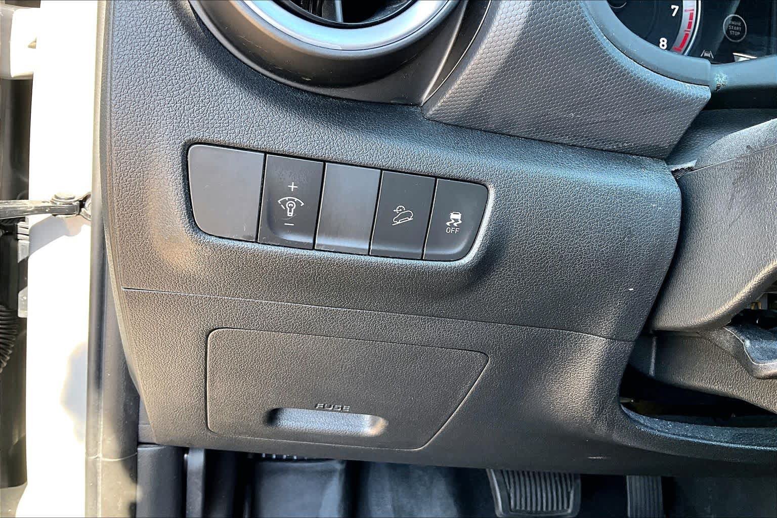 Used 2022 Hyundai Kona SEL FWD image 32