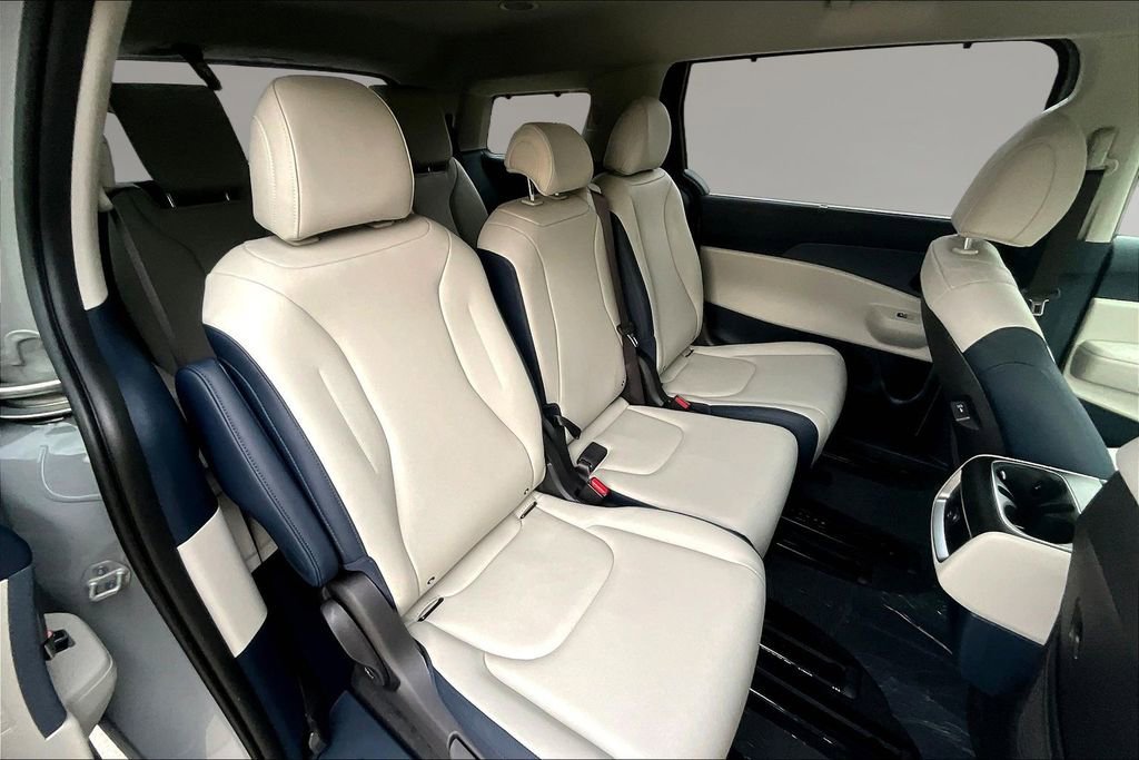 New 2026 Kia Carnival EX FWD image 8