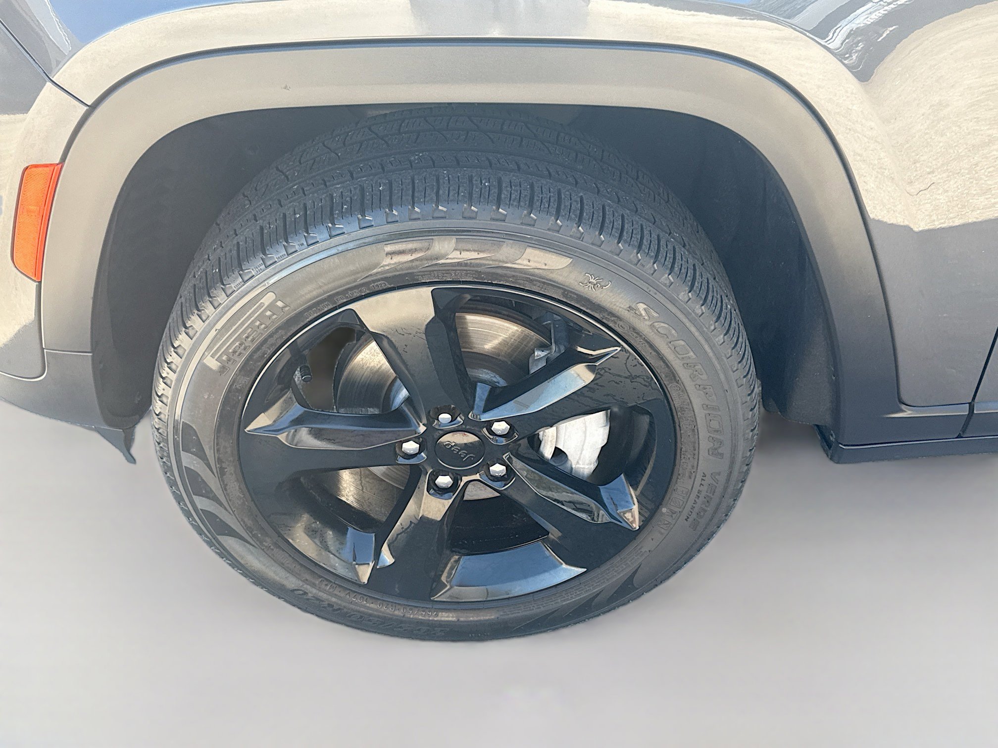 Used 2024 Jeep Grand Cherokee Limited w/ Black Appearance Package image 37