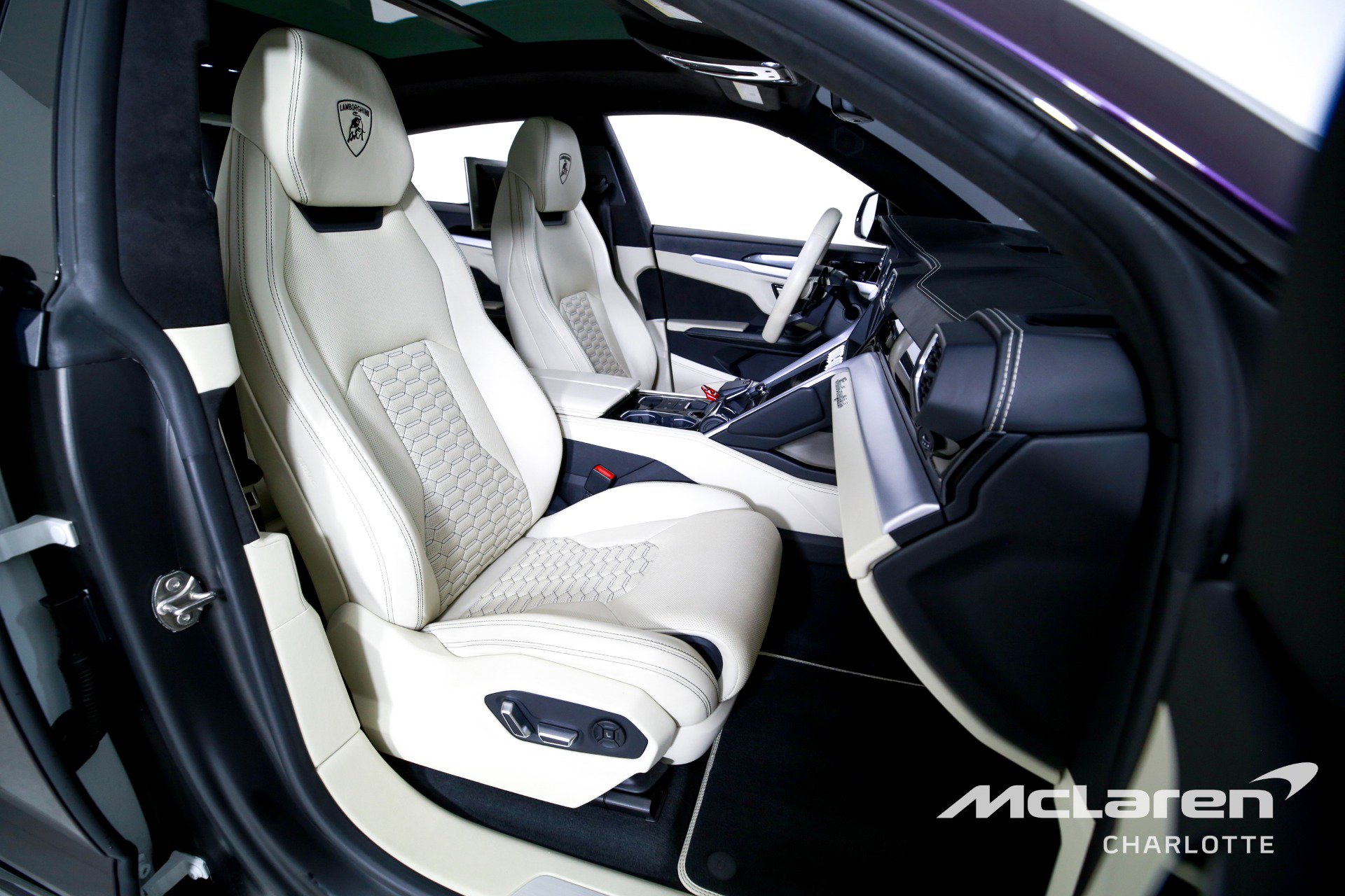 Used 2019 Lamborghini Urus image 32