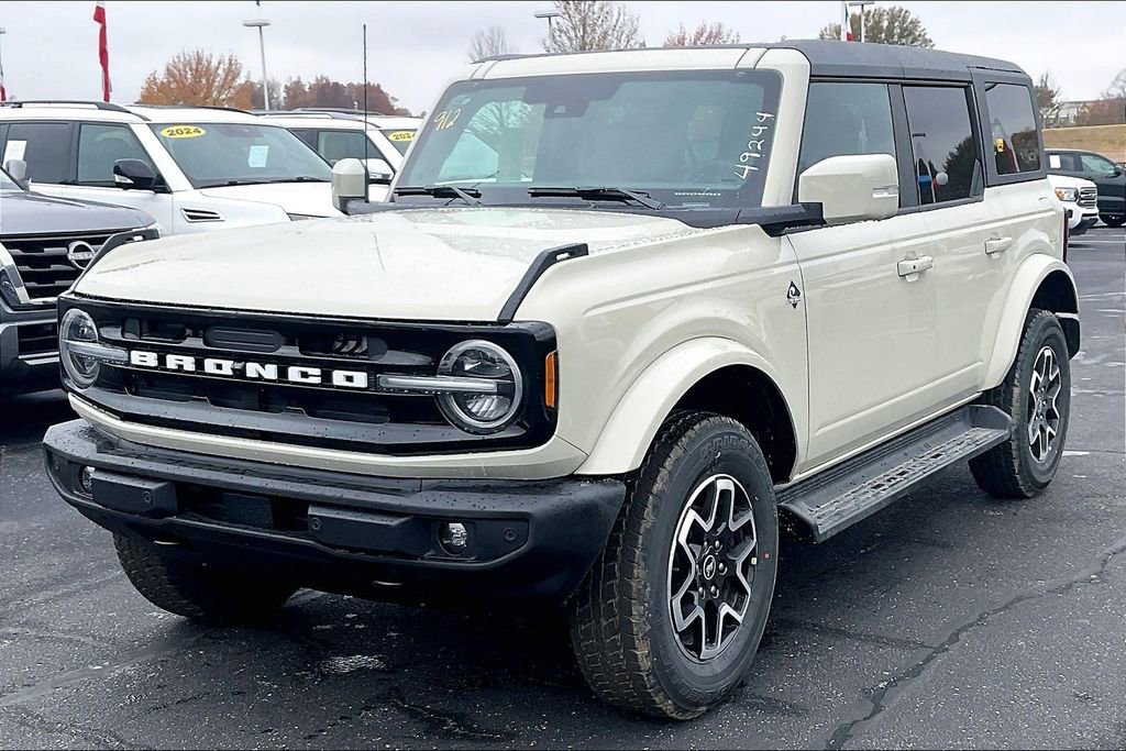 New 2025 Ford Bronco Outer Banks image 2