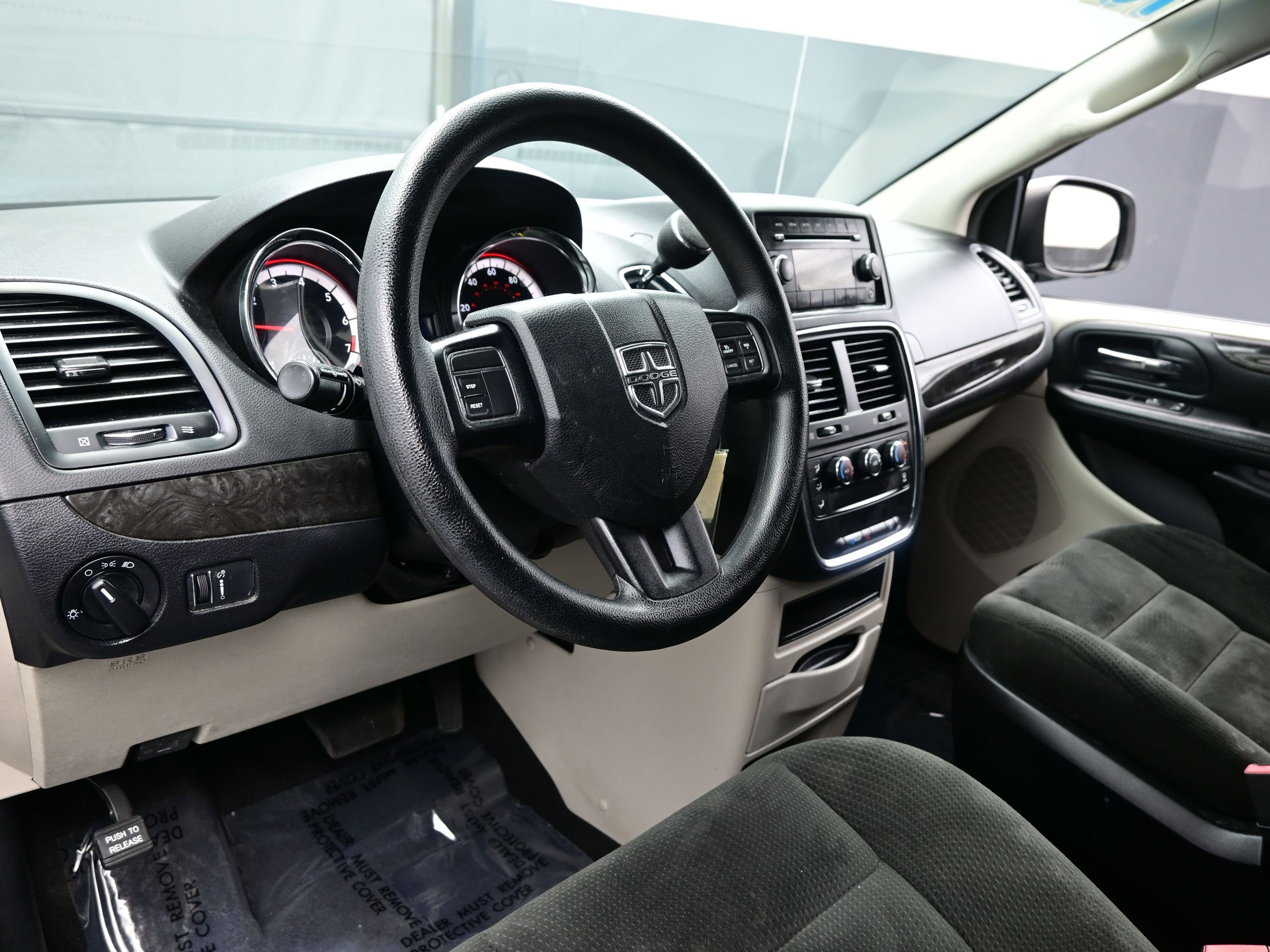 Used 2016 Dodge Grand Caravan American Value Package image 11