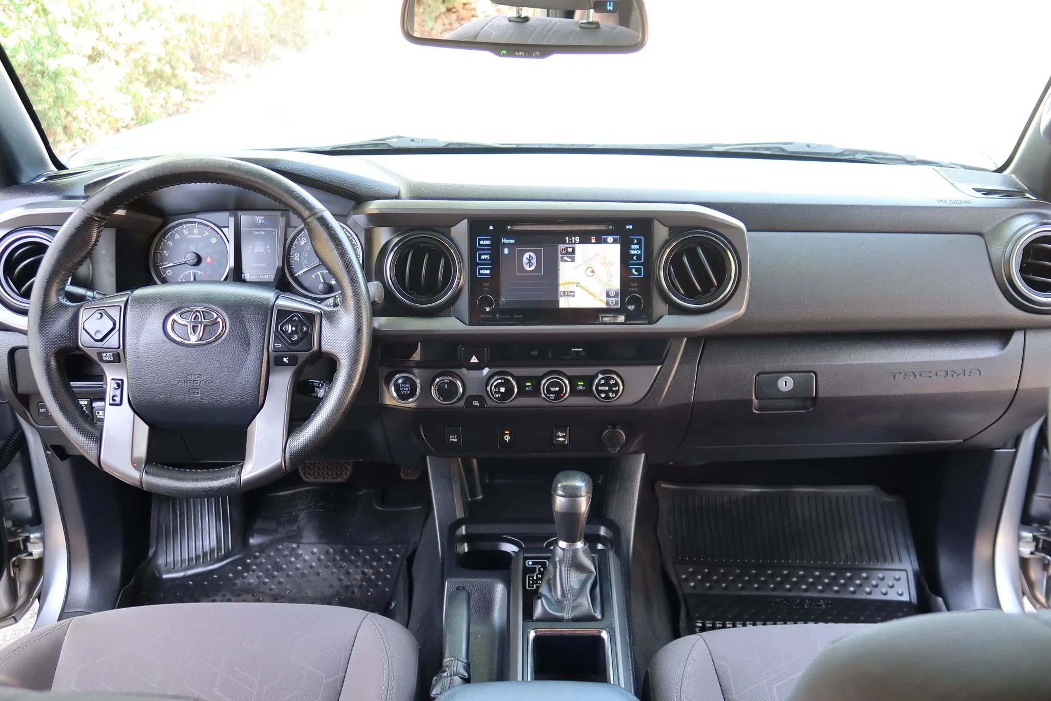 Used 2017 Toyota Tacoma TRD Off-Road w/ Tow Package AWD/4WD image 25