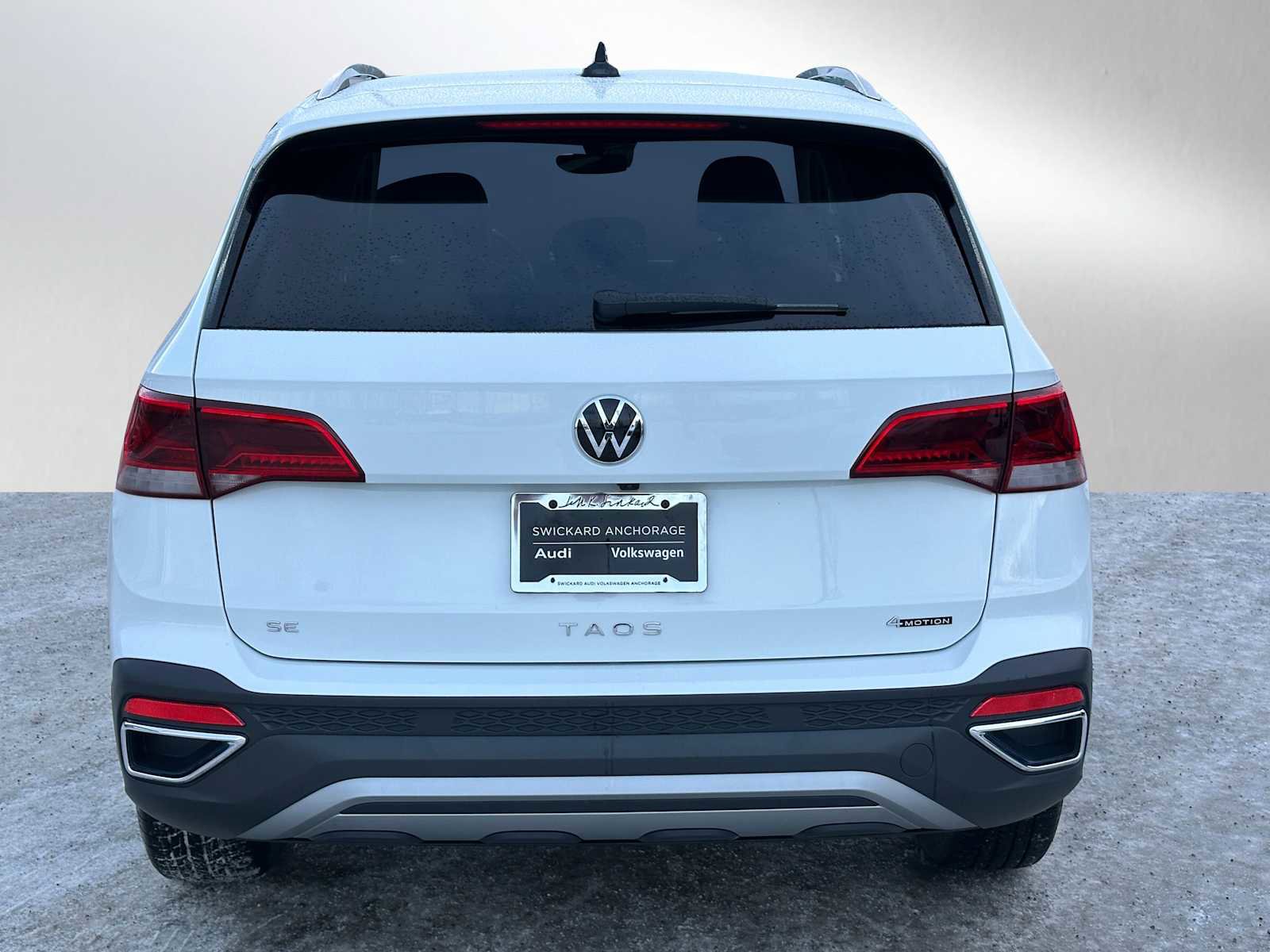 Used 2024 Volkswagen Taos SE image 4