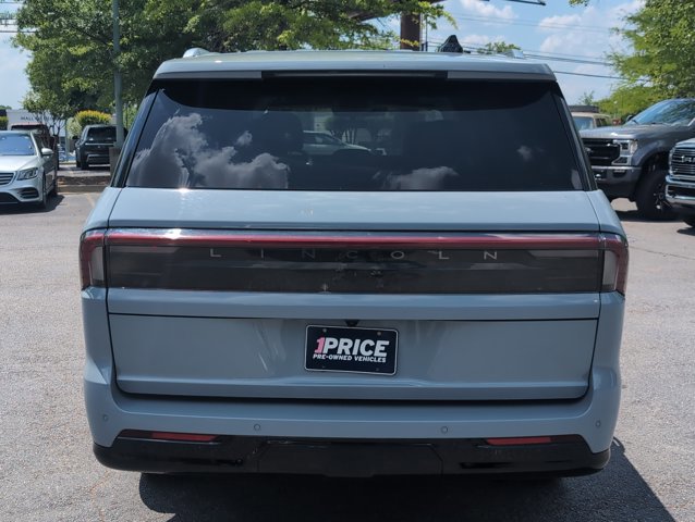 Used 2025 Lincoln Navigator L Reserve image 6