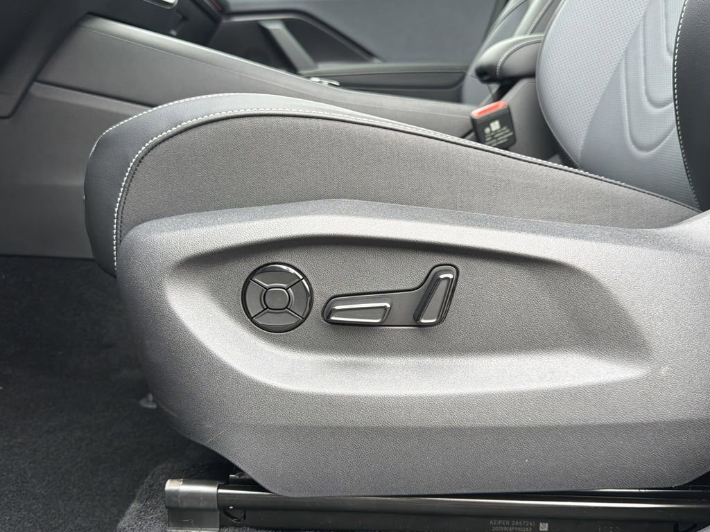 New 2026 Volkswagen Tiguan SE R-Line image 23