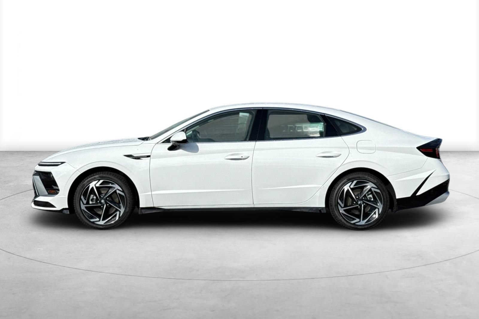 Used 2026 Hyundai Sonata SEL FWD image 3