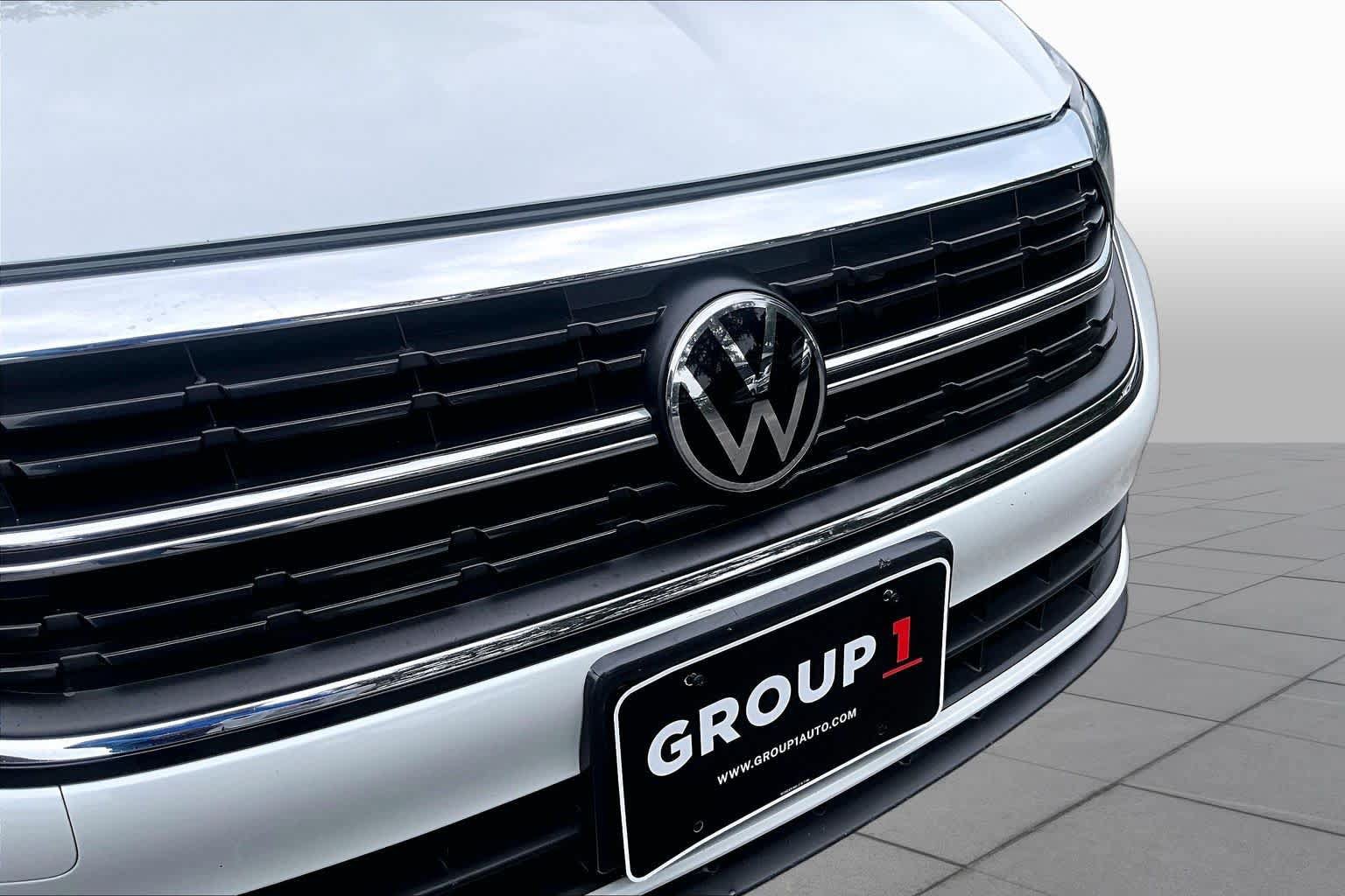 Used 2023 Volkswagen Jetta SE FWD image 32
