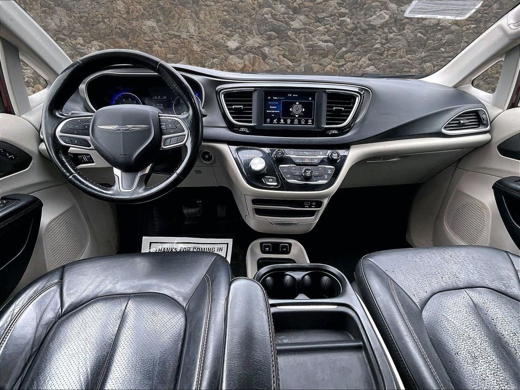 Used 2020 Chrysler Pacifica Touring-L image 13