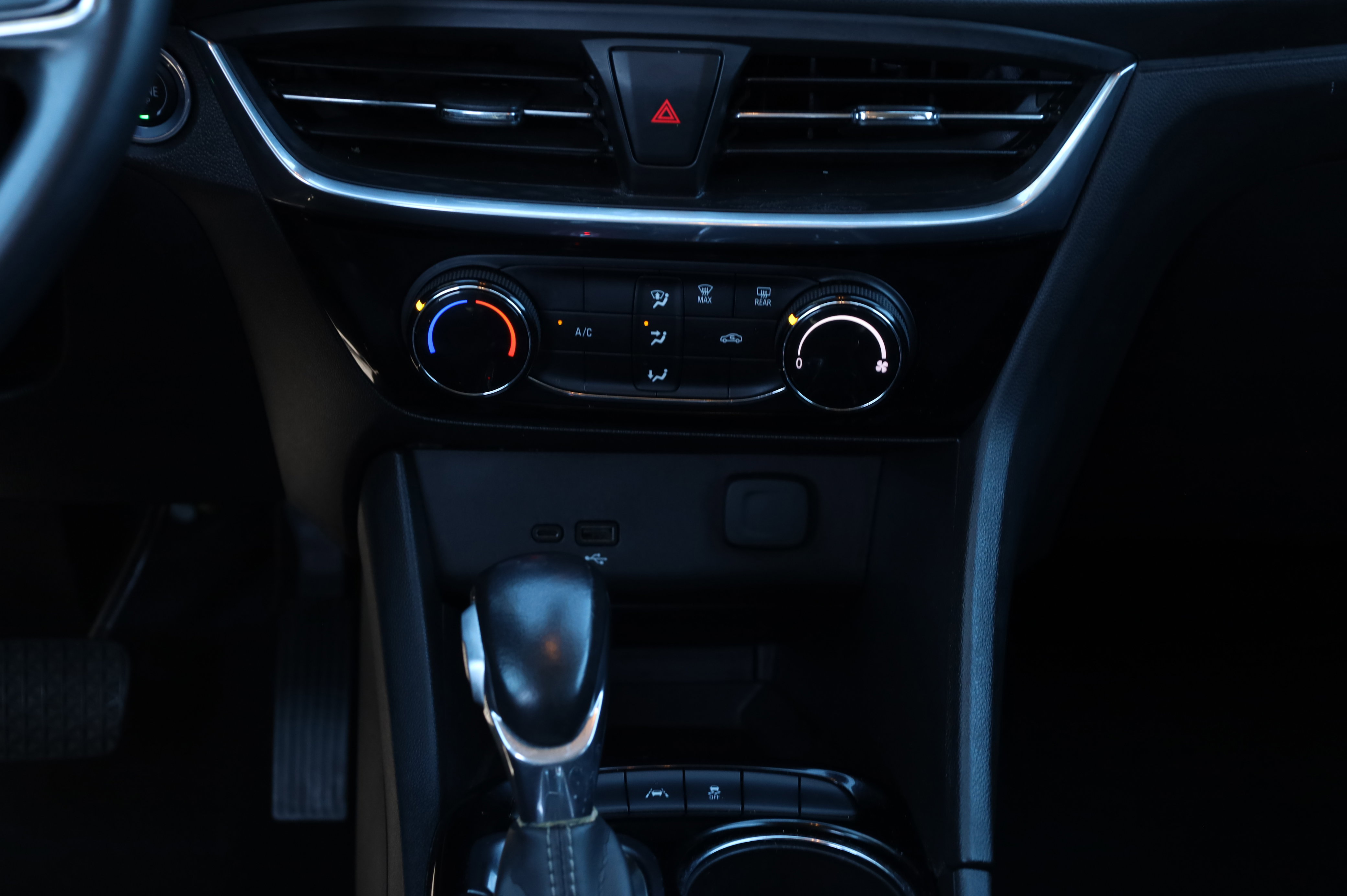 Used 2024 Buick Encore GX Sport Touring image 12