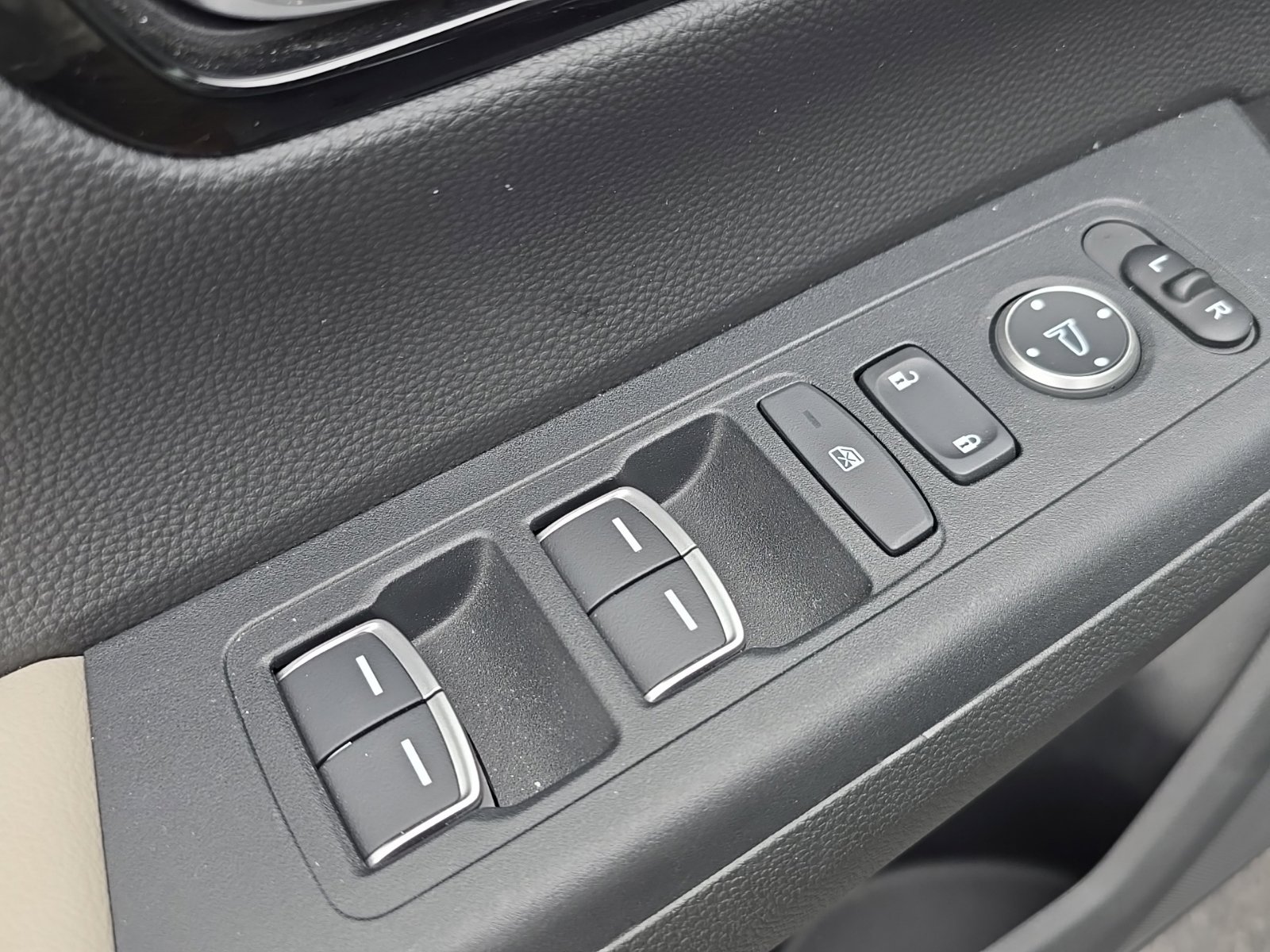 Used 2023 Honda CR-V EX-L image 9