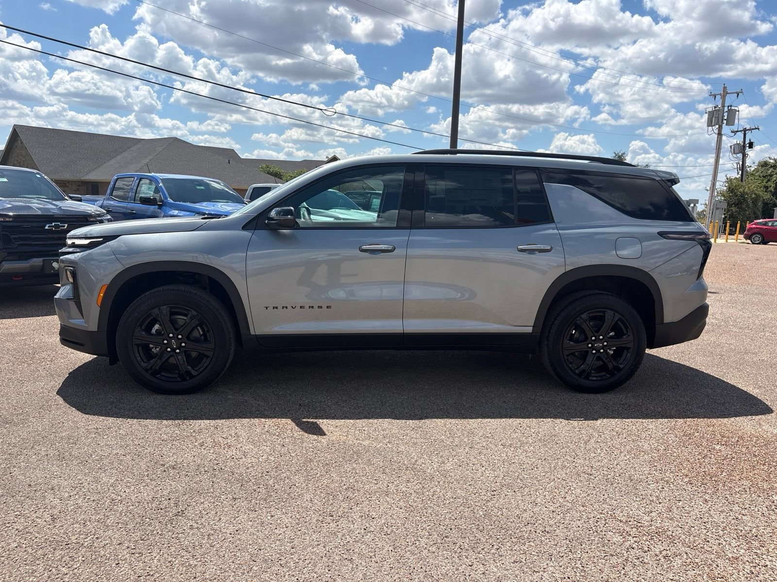 New 2027 Chevrolet Traverse LT w/ Midnight/Sport Edition FWD image 2