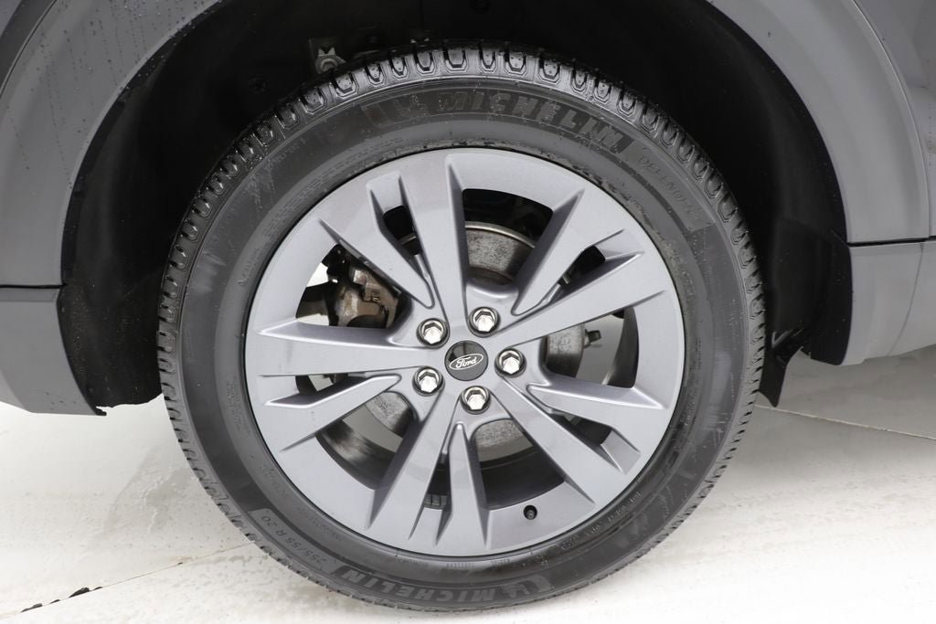 Used 2023 Ford Explorer XLT w/ Equipment Group 202A AWD/4WD image 9