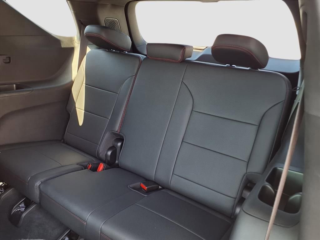 Used 2024 Chevrolet Traverse RS image 12