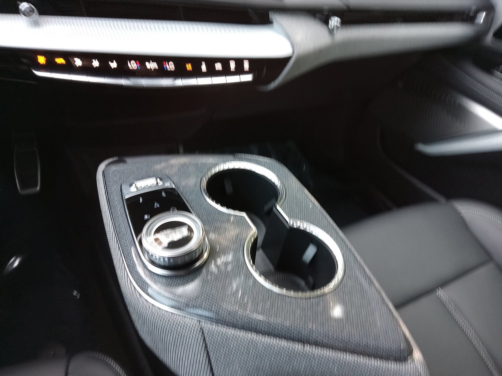 Used 2025 Cadillac Optiq Luxury 1 AWD/4WD image 17
