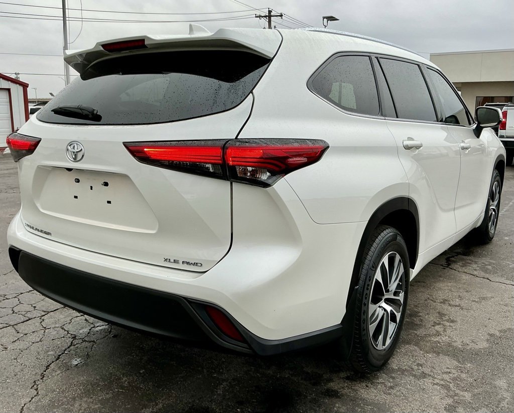 Used 2020 Toyota Highlander XLE image 14
