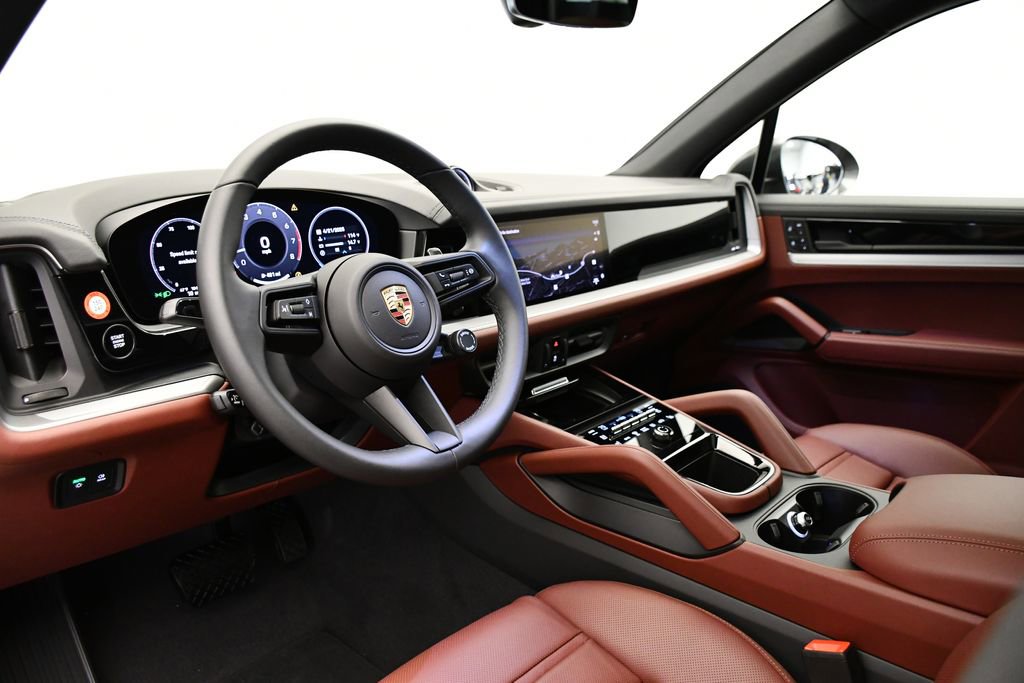 Certified 2025 Porsche Cayenne image 4