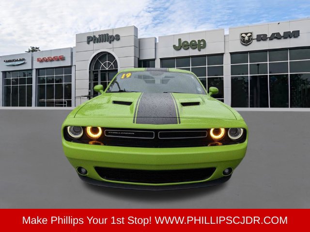 Certified 2019 Dodge Challenger SXT w/ Plus Package RWD image 8