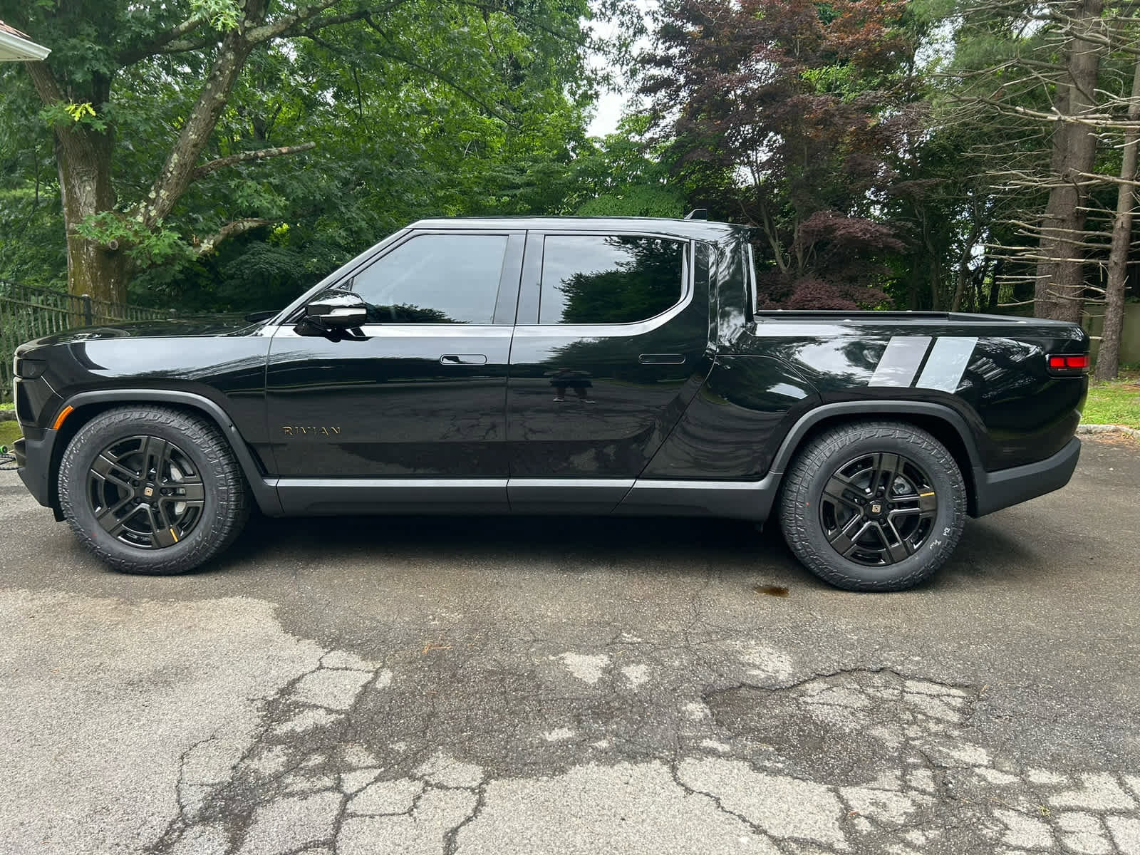 Used 2023 Rivian R1T Adventure image 4