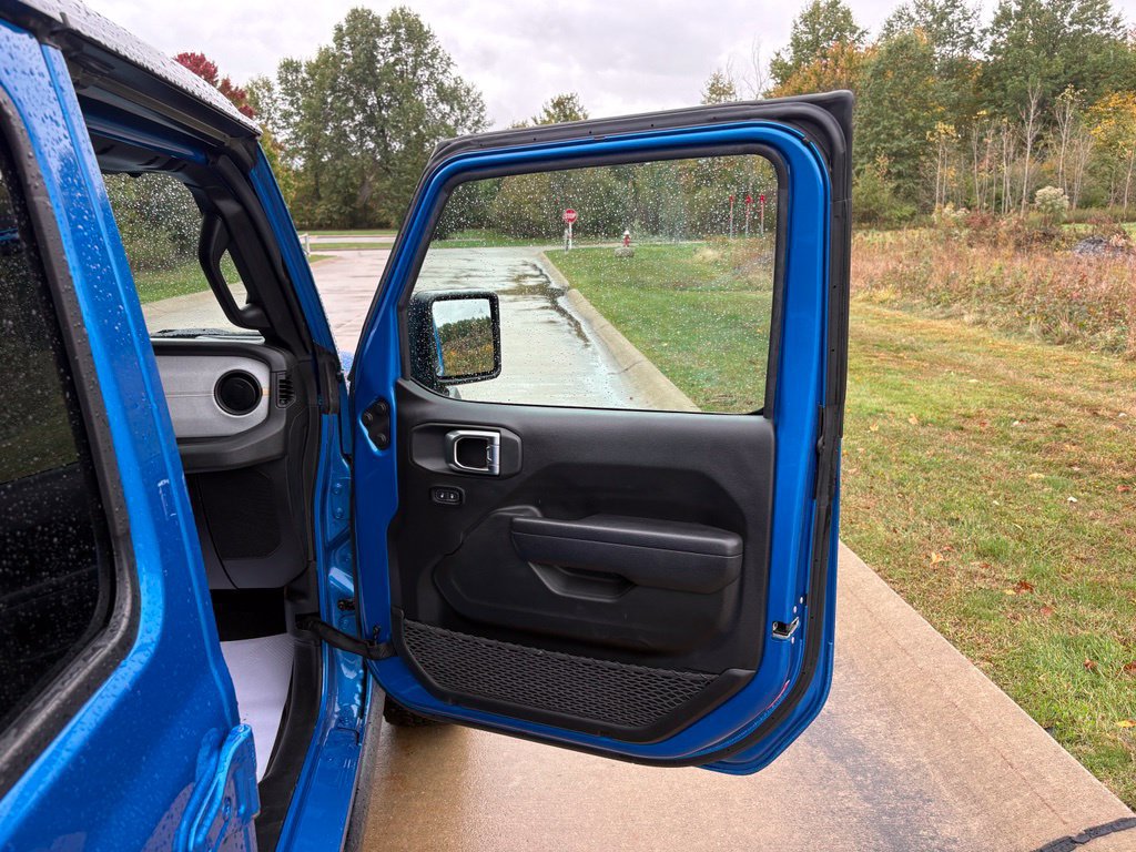 Used 2024 Jeep Wrangler Unlimited AWD/4WD image 26