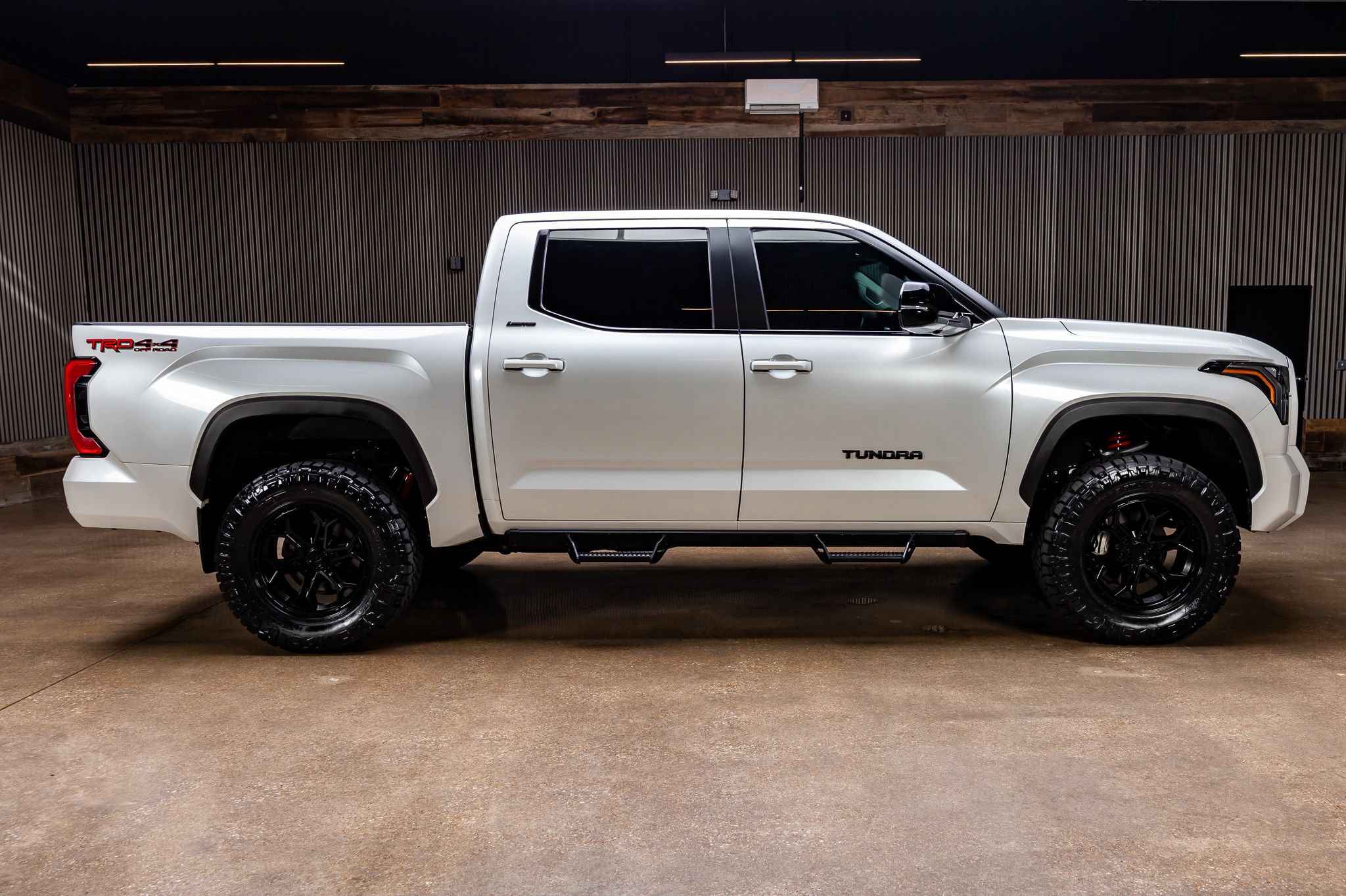 Used 2024 Toyota Tundra Limited AWD/4WD image 11