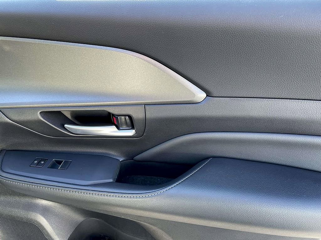 Used 2025 Toyota Grand Highlander FWD image 9
