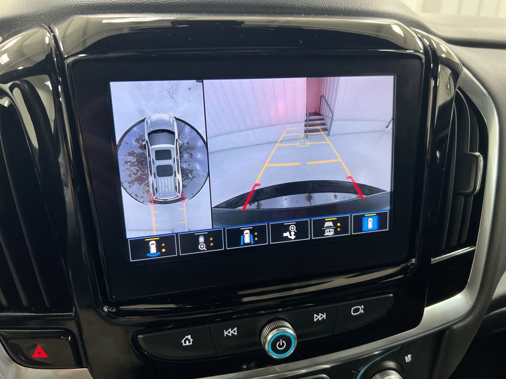 Used 2023 Chevrolet Traverse Premier AWD/4WD image 16