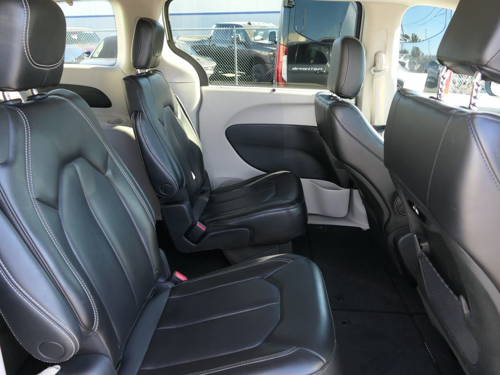 Used 2023 Chrysler Pacifica Touring-L image 22