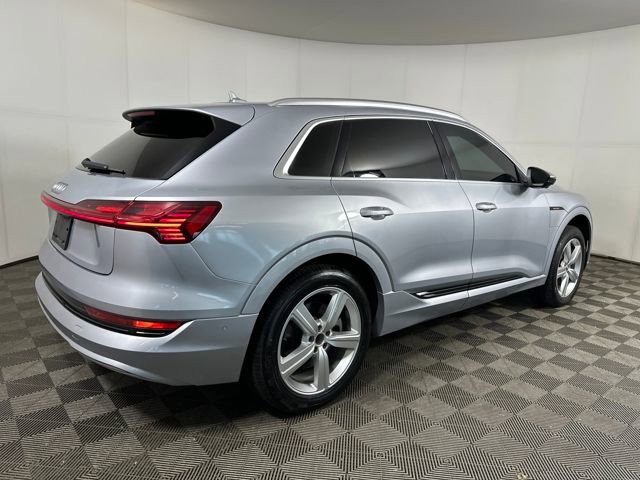 Used 2019 Audi e-tron Prestige w/ Prestige Package image 3