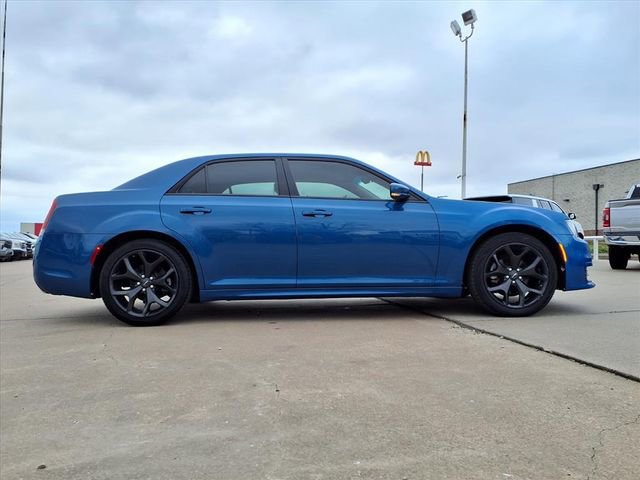 Used 2022 Chrysler 300 Touring L image 4